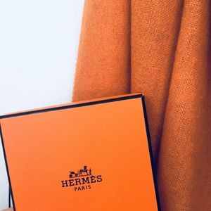 MAX MARA WEEKEND. Cashmere Scarf.